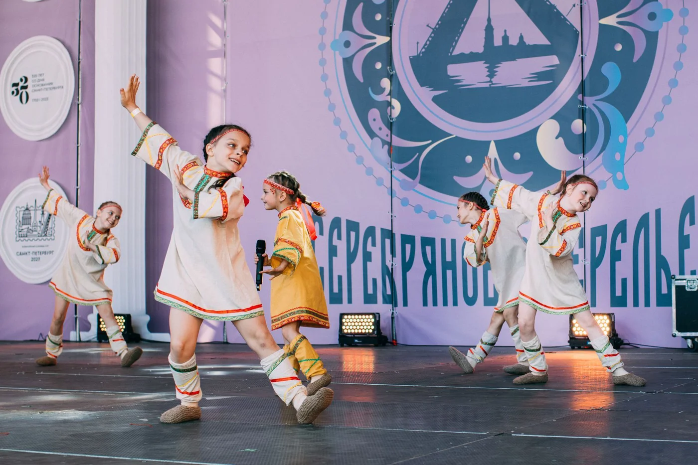 https://visit-petersburg.ru/event/vi-festival-serebryanoe-ozherele-dni-narodnoy-kultury-severo-zapadnogo-regiona-v-sankt-peterburge/