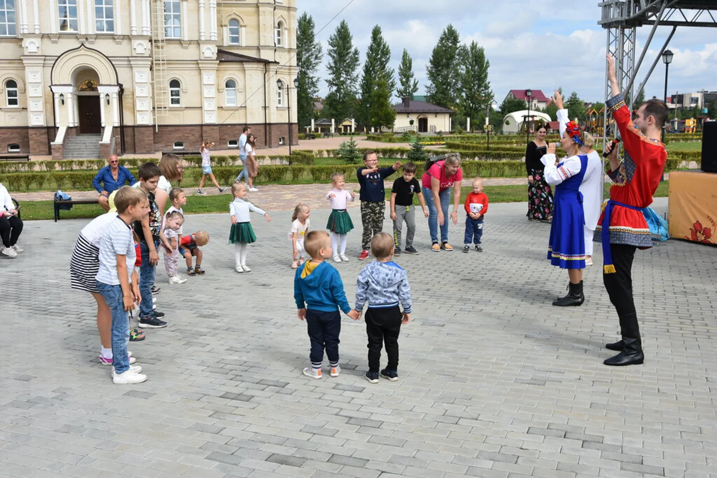 "Троицкие хороводы" в Вятском Посаде