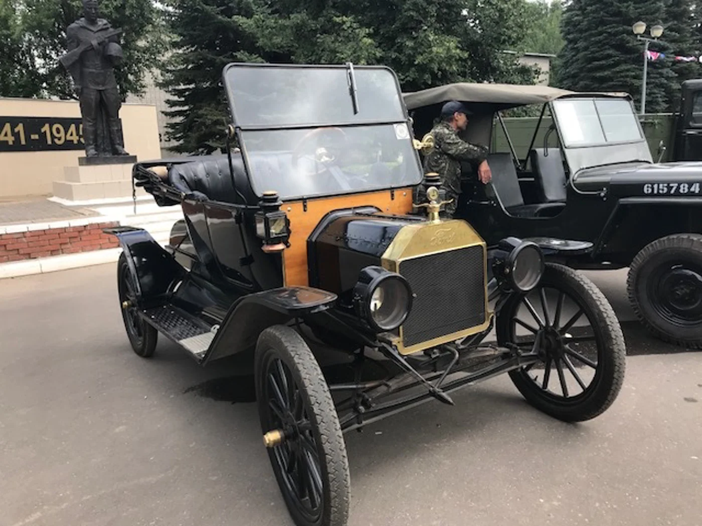 Межрегиональный фестиваль ретро-машин «Торъяльский FORDSON» 