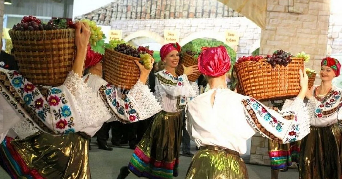 Ежегодный фестиваль виноградарства и виноделия "Таманская лоза"