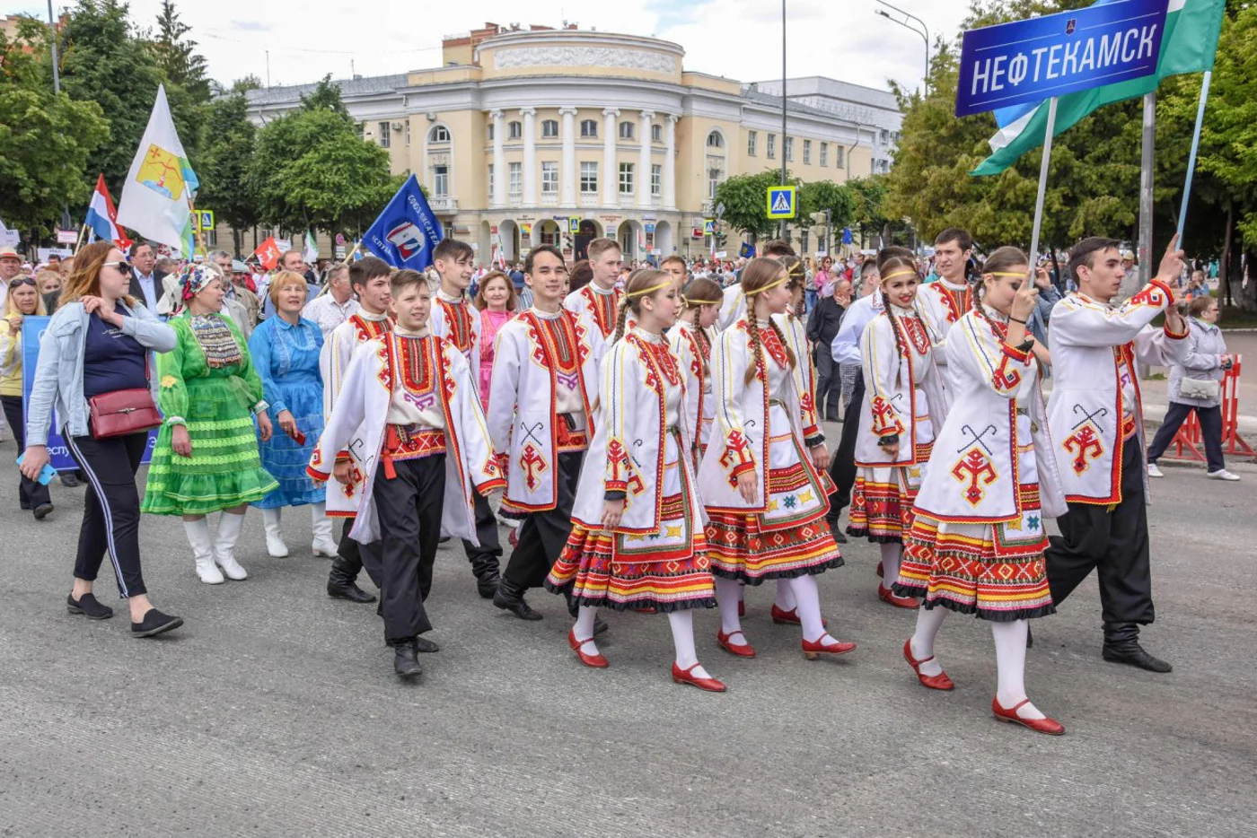 Национальный праздник «Пеледыш пайрем» («Праздник цветов»). 