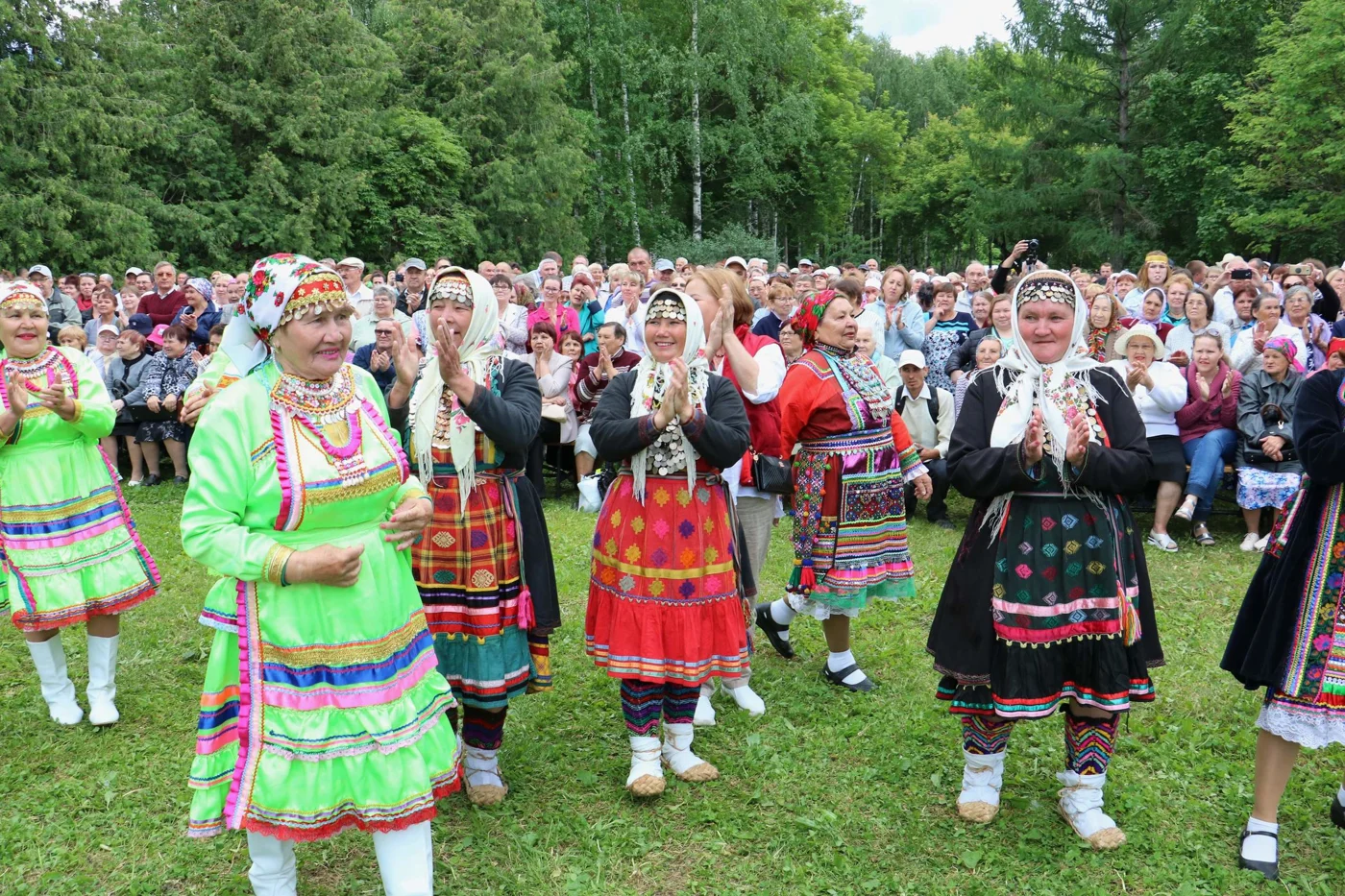 Национальный праздник «Пеледыш пайрем» («Праздник цветов»). 
