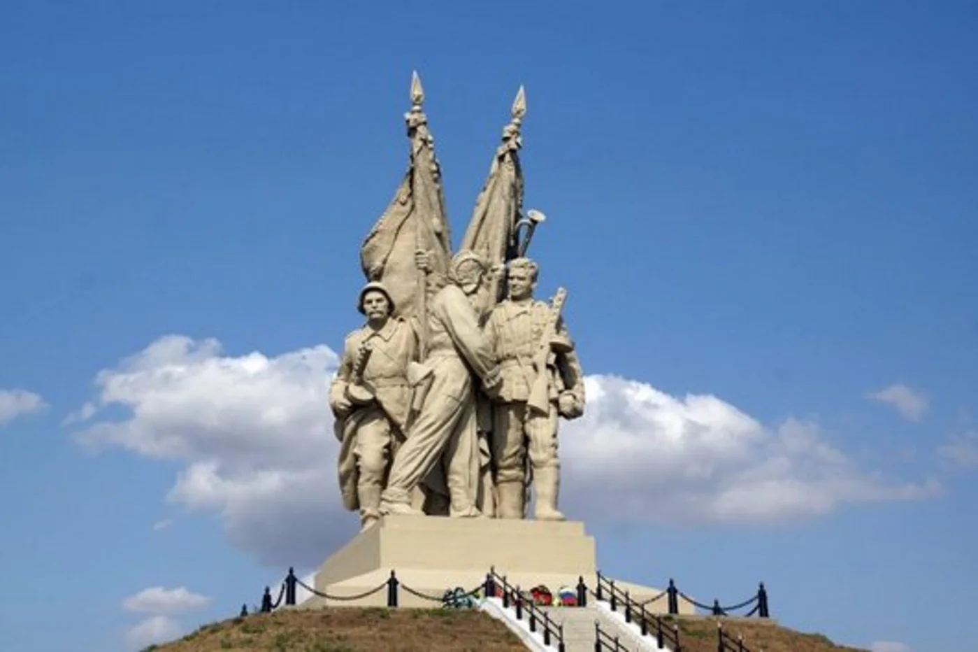 Мы живем на земле легендарной