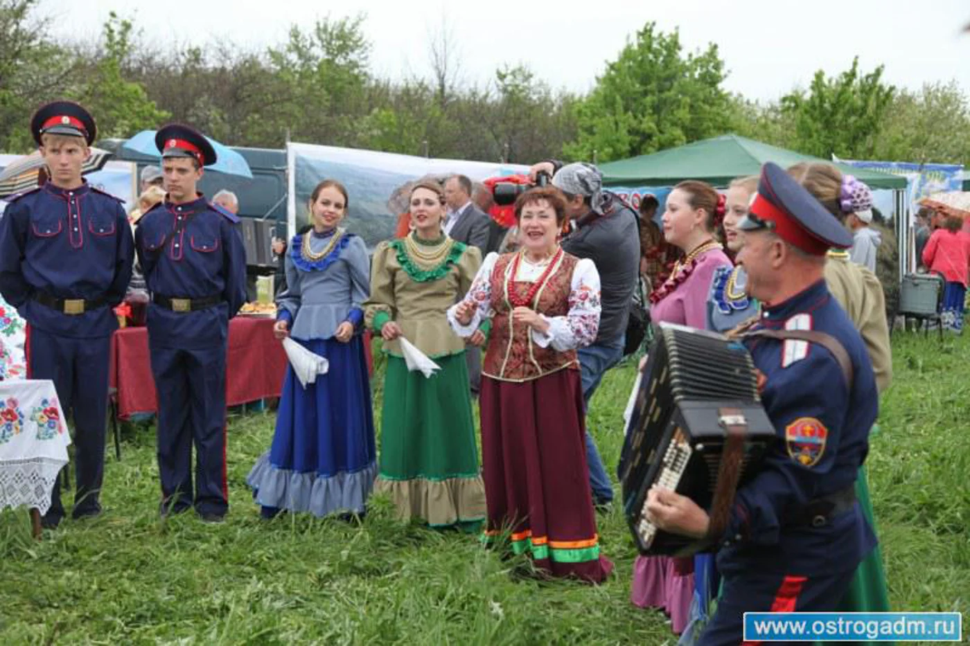 Областной фольклорный фестиваль Цветущая яблоня