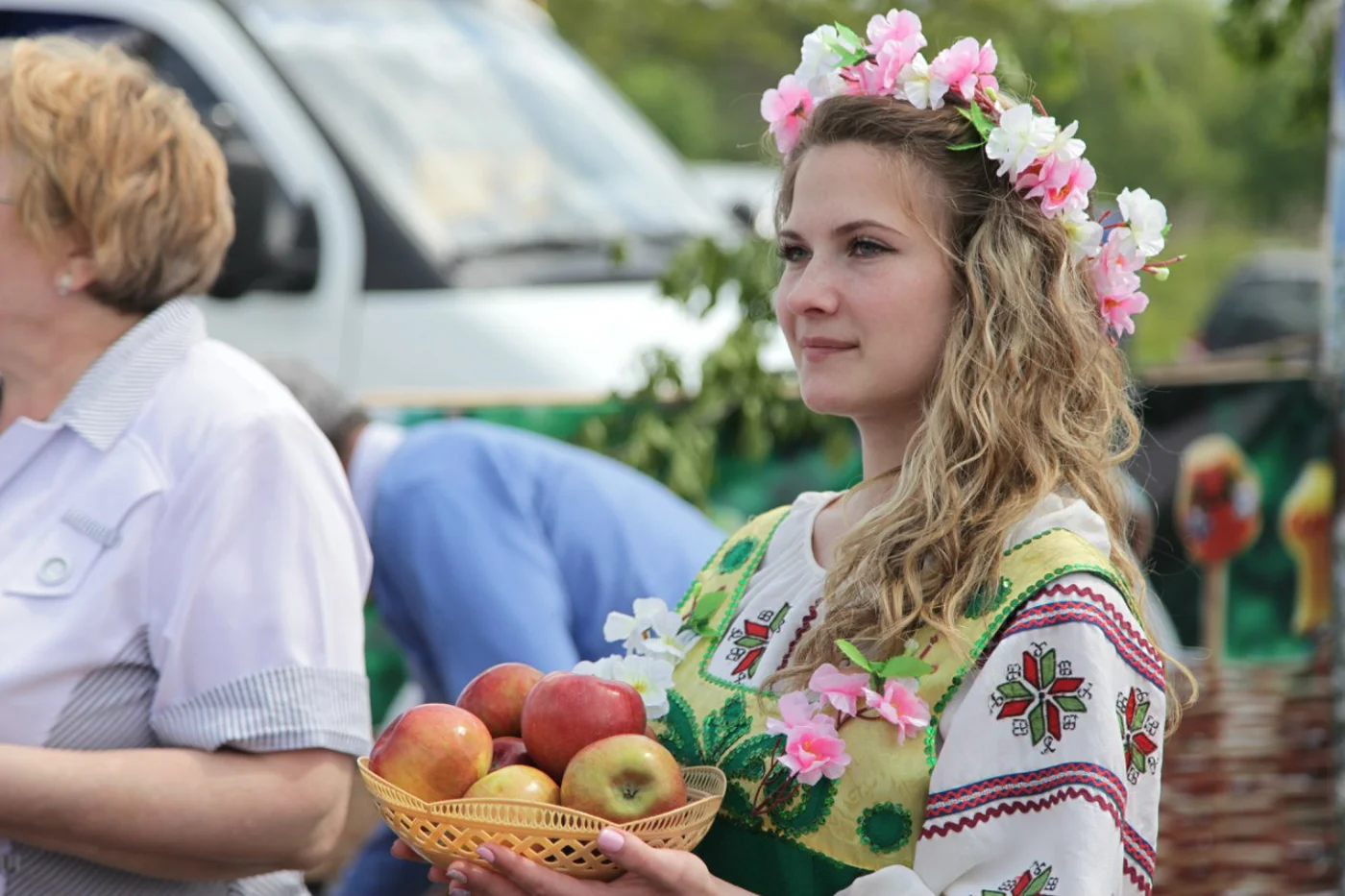 Областной фольклорный фестиваль Цветущая яблоня