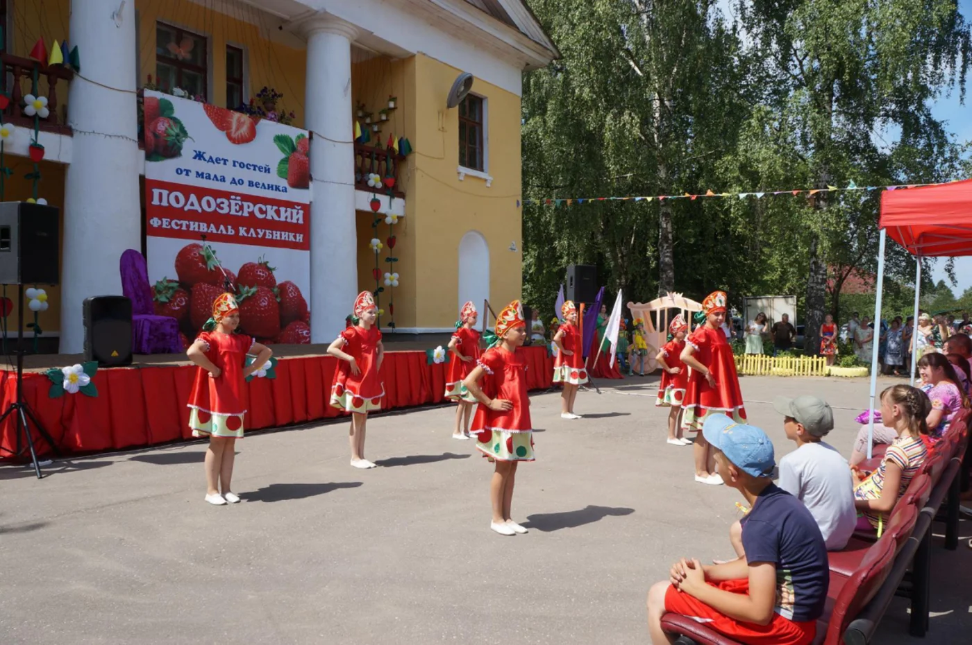 Ежегодный гастрономический фестиваль «Подозерская клубника»