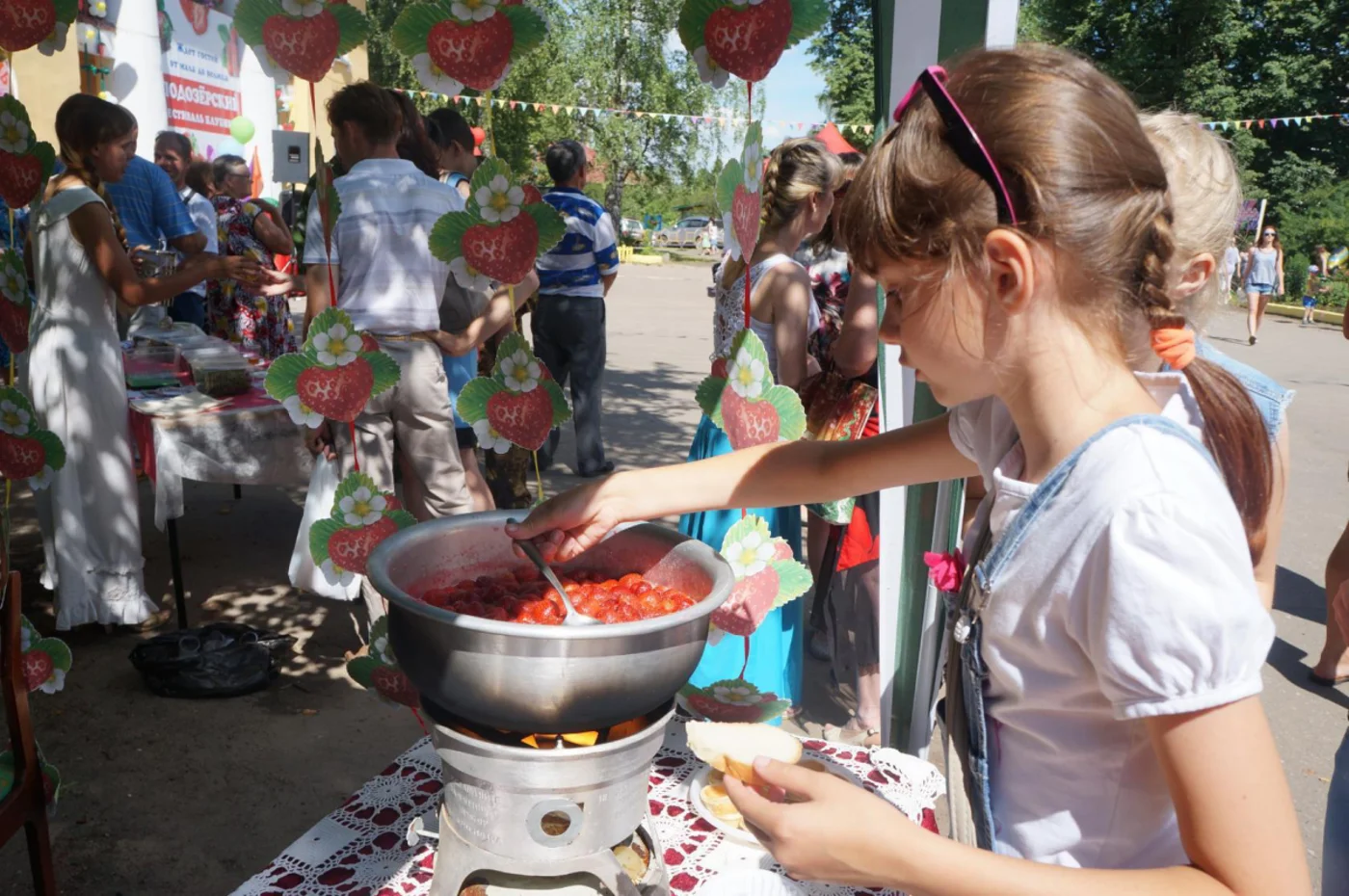 Ежегодный гастрономический фестиваль «Подозерская клубника»