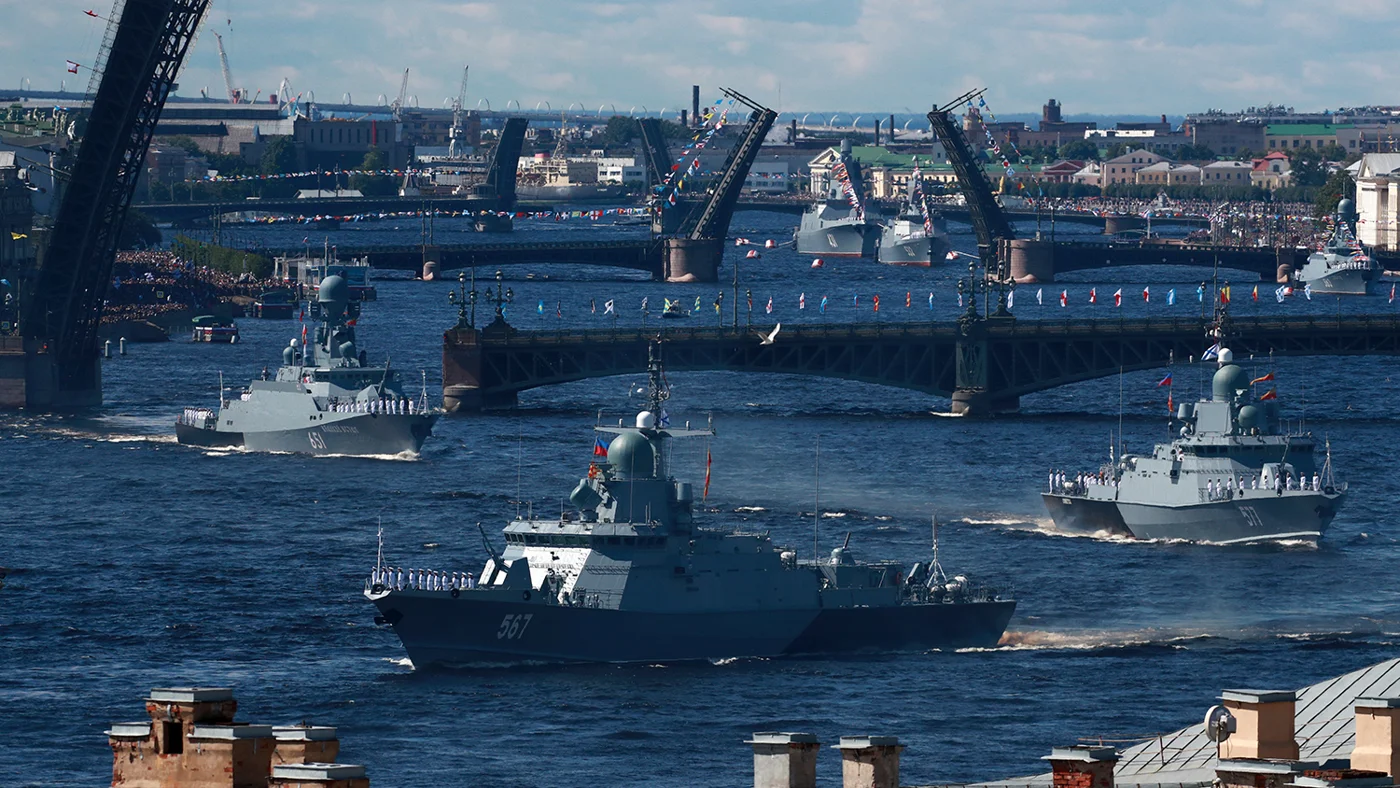Главный военно-морской парад в День Военно-Морского Флота