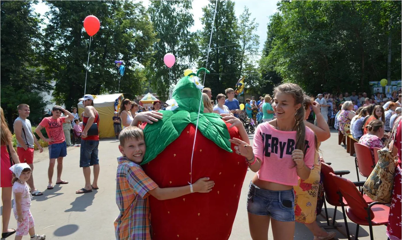 Ежегодный гастрономический фестиваль «Подозерская клубника»