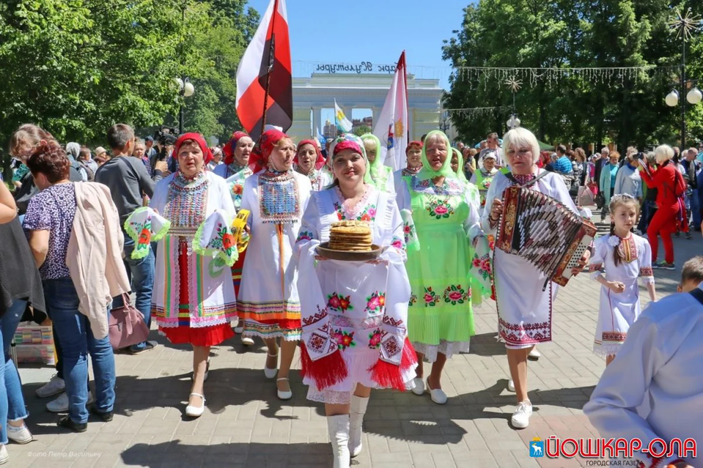 Национальный праздник «Пеледыш пайрем» («Праздник цветов»). 