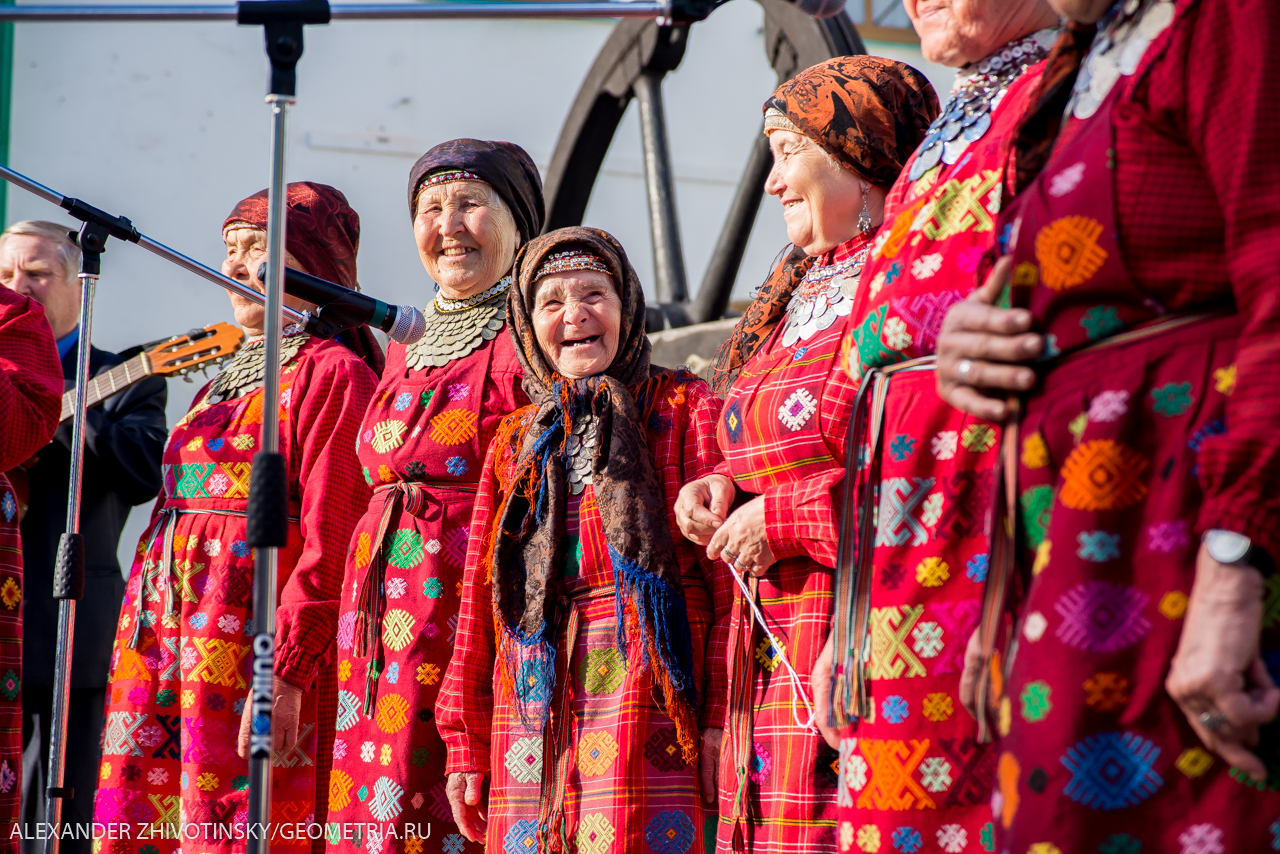 Бабушки из Бураново выступили  на ярмарке Иван-да-Марья