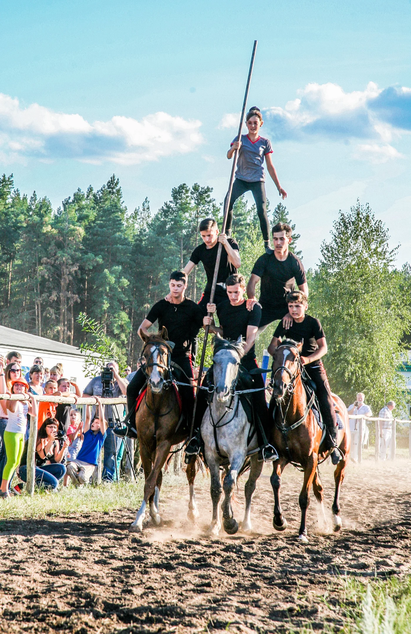Литературно-этнографический праздник «Конь казаку всего дороже» (Вёшенские шермиции) 