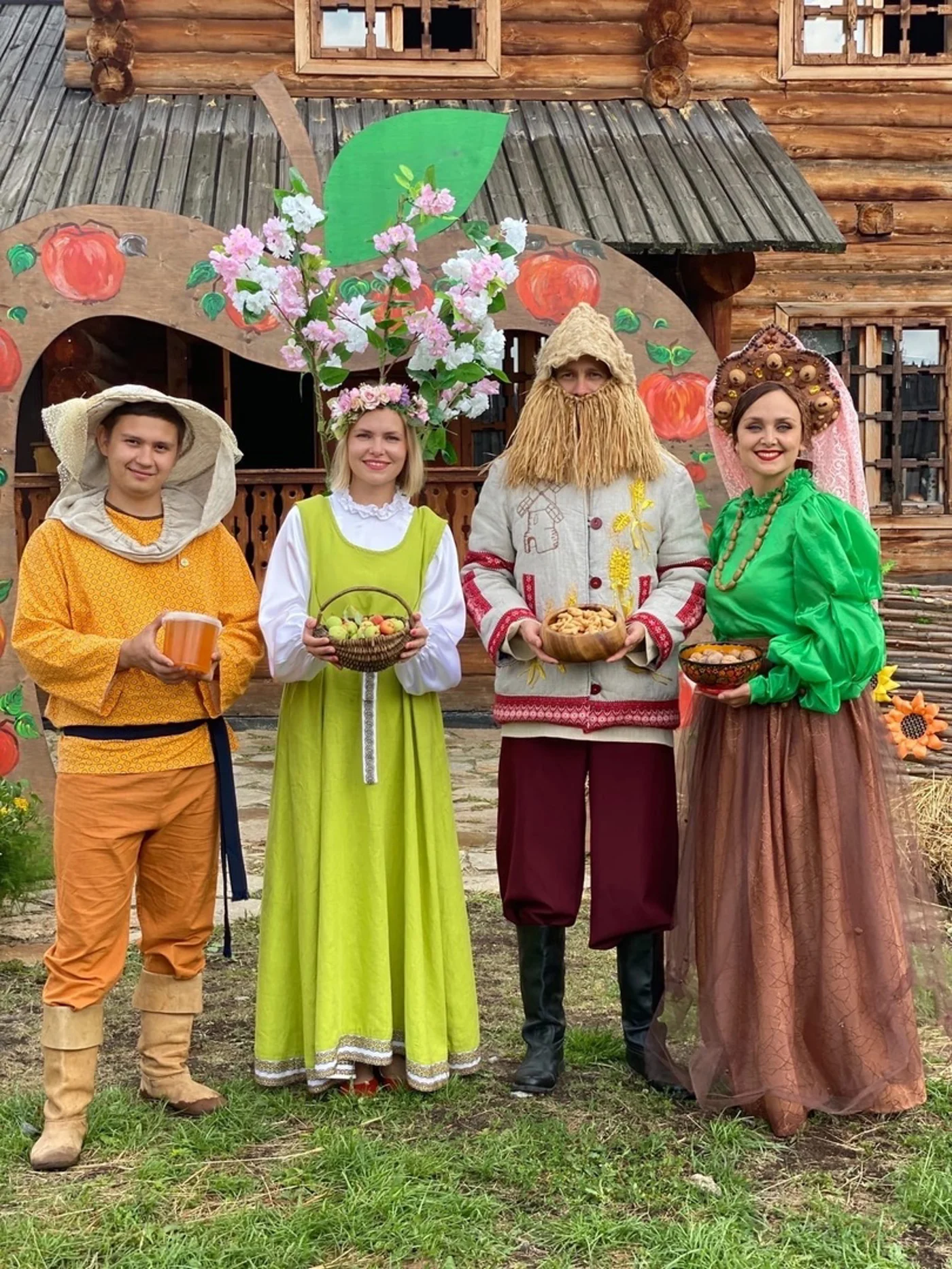 Народный праздник "Августовские спасы"