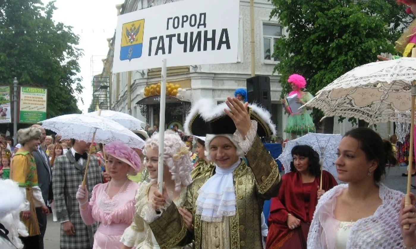 Карнавал с участием делегаций из всех поселений Гатчинского района